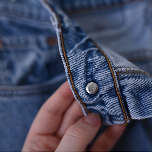 Vintage Levi's Relaxed Fit 550’s Light Blue Denim Womens 9 Long Jeans from 1995 - Picture 8 of 12